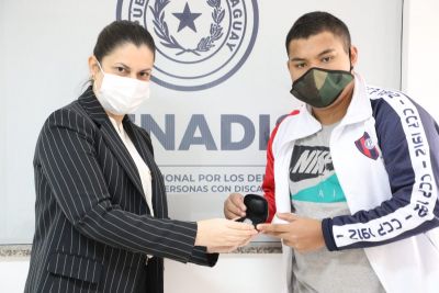 entrega de audifono.jpg