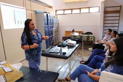 Cuidado postural: profesionales de rehabilitación de la SENADIS se capacitan