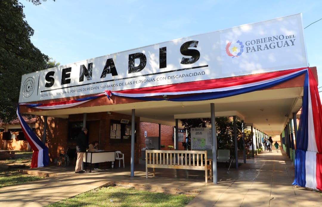 Becas universitarias están disponibles