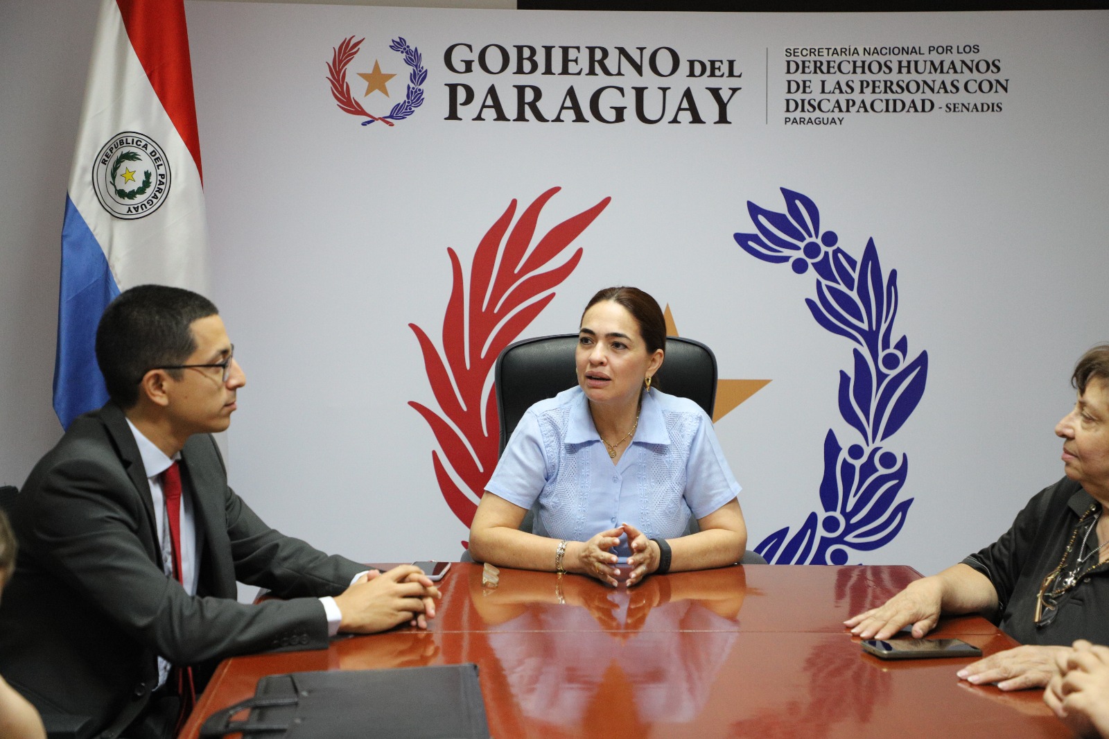 Ministra se reunió con representantes de CONADIS