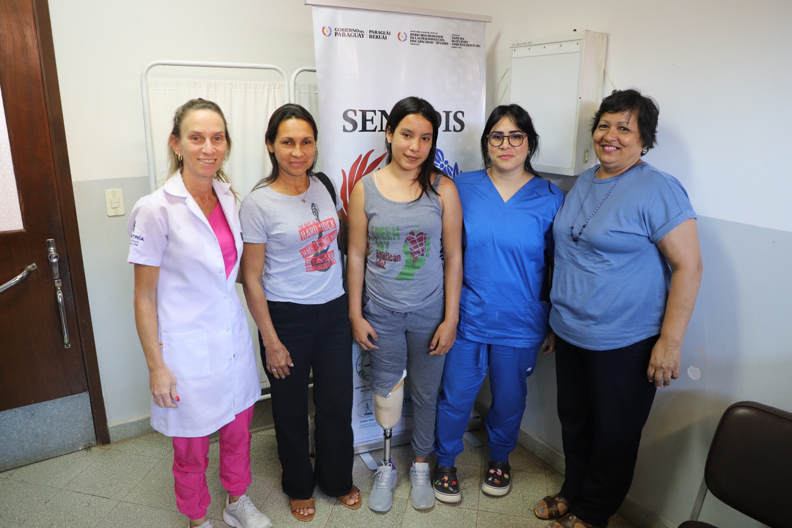 Entrega de prótesis, parte de un trabajo integral de rehabilitación