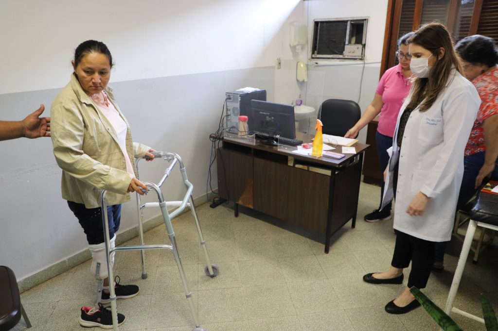 Usuarios acceden a prótesis